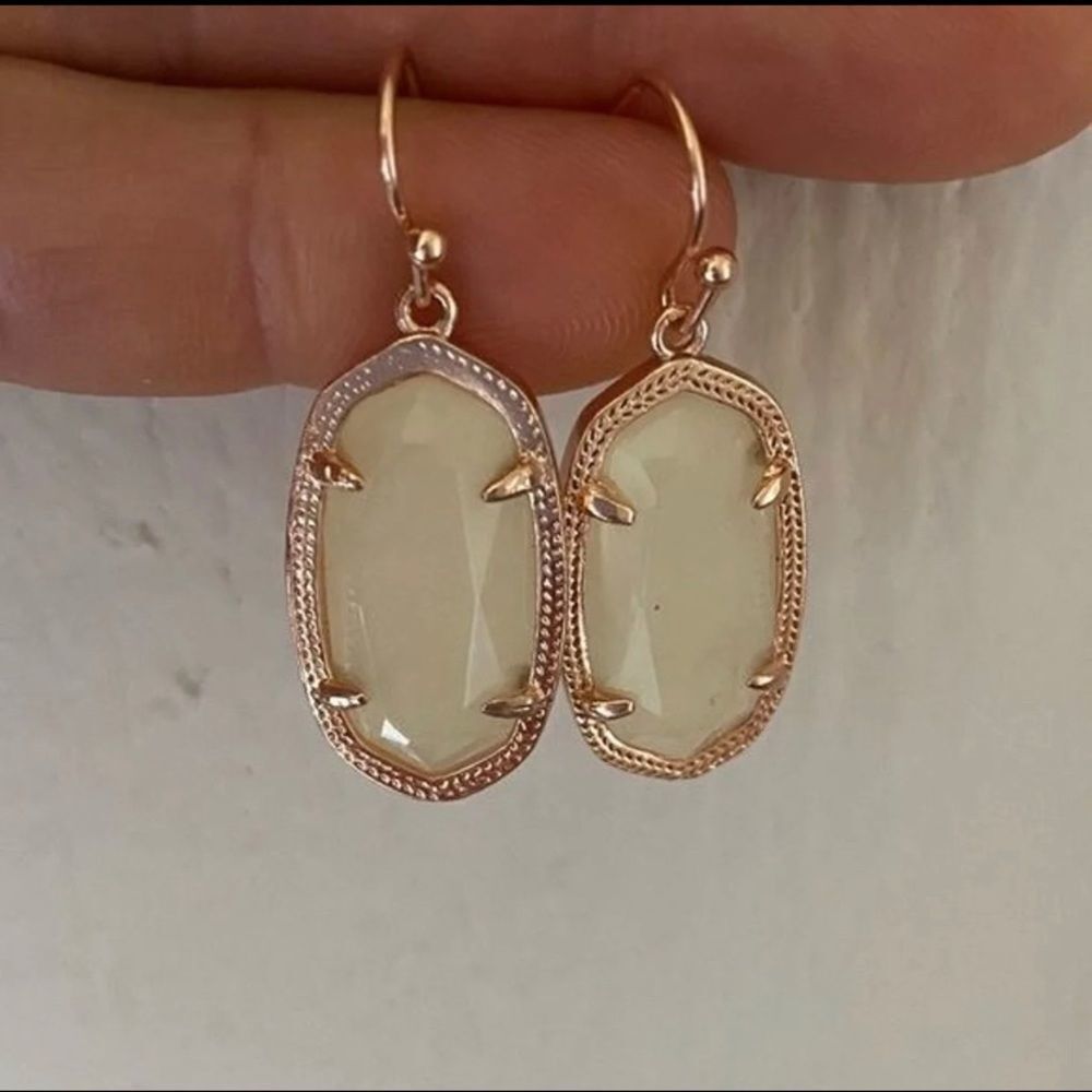 Kendra scott Lee Gold Earrings in Ivory Pearl
